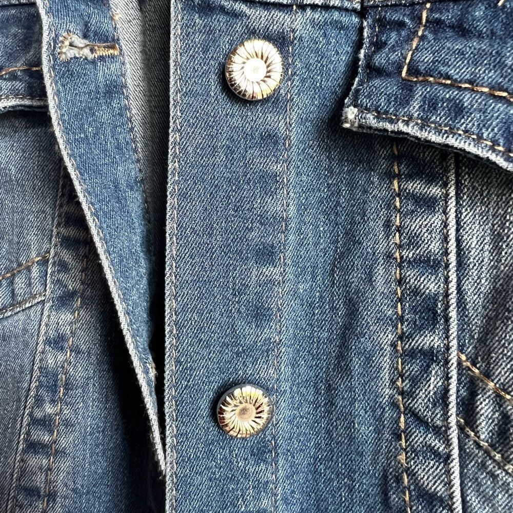Live A Little Cropped Jean Jacket NWOT - Picture 9 of 9